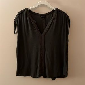 Lucky Brand  Charcoal V-Neck Top - Large